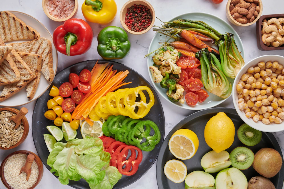 Lunch with vegetables and legumes